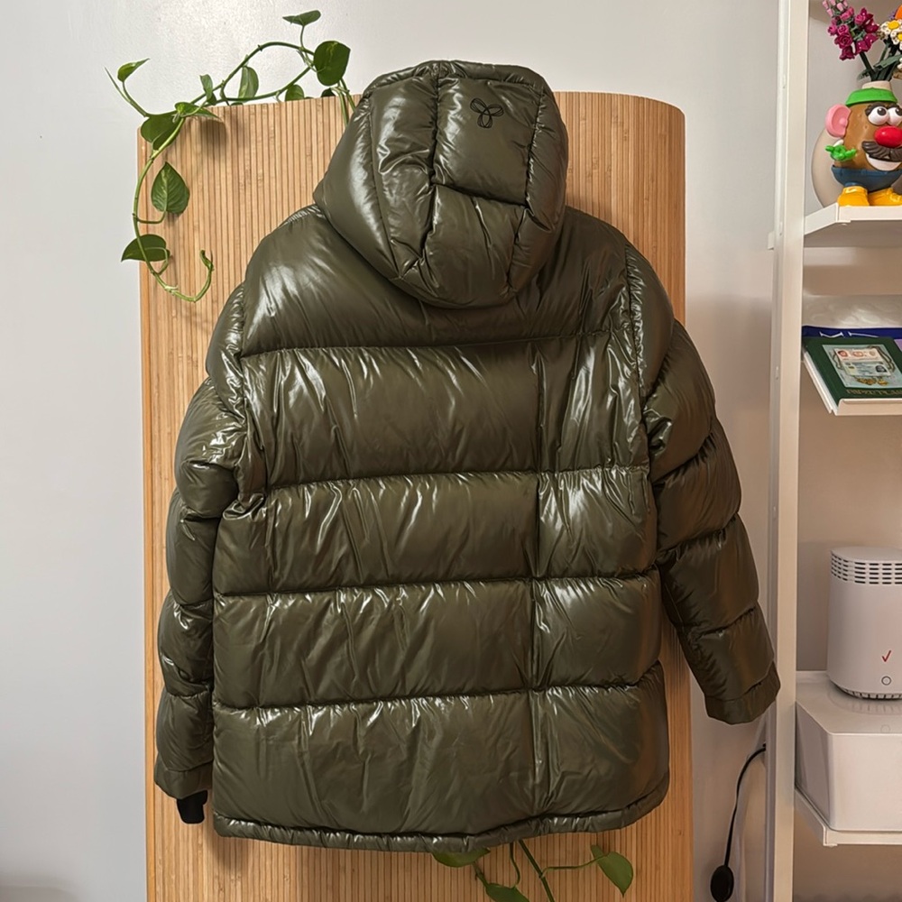 Aritzia Super puff in High gloss olive